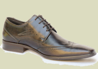 Zapatos clasicos para caballeros, produccion a mano de calzados en cuero Italiano para hombres, zapatos clasicos para distribuidores al por mayor de calzados elegantes para un hombre de trabajo, zapatos deportivos para hombres que gustan vestirse comodo y practico, botas en cuero puro para distinguidos caballeros, fabricante de zapatos para distribuidores y fabricantes que desean una marca privada y propia, contamos con colecciones completas de zapatos para caballeros en Estados Unidos, Mexico, Peru, Chile, Argentina, Colombia, Ecuador, Costa Rica y todo Latino America