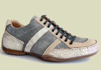 Fabrica de zapatos para caballeros, produccion de calzados en cuero Italiano para hombres, zapatos clasicos para distribuidores al por mayor de calzados elegantes para un hombre de trabajo, zapatos deportivos para hombres que gustan vestirse comodo y practico, botas en cuero puro para distinguidos caballeros, fabricante de zapatos para distribuidores y fabricantes que desean una marca privada y propia, contamos con colecciones completas de zapatos para caballeros en Estados Unidos, Mexico, Peru, Chile, Argentina, Colombia, Ecuador, Costa Rica y todo Latino America